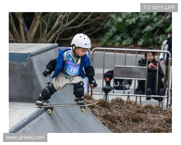 成都滑板队的包夹战术解析与滑板文化的深度融合探讨